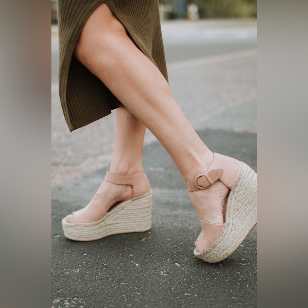 NEW Marc Fisher Alida Blush Neutral Suede Size 9